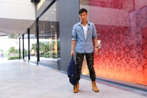 Riflová košile jako módní trend. Nebojte se kombinovat denim s denimem