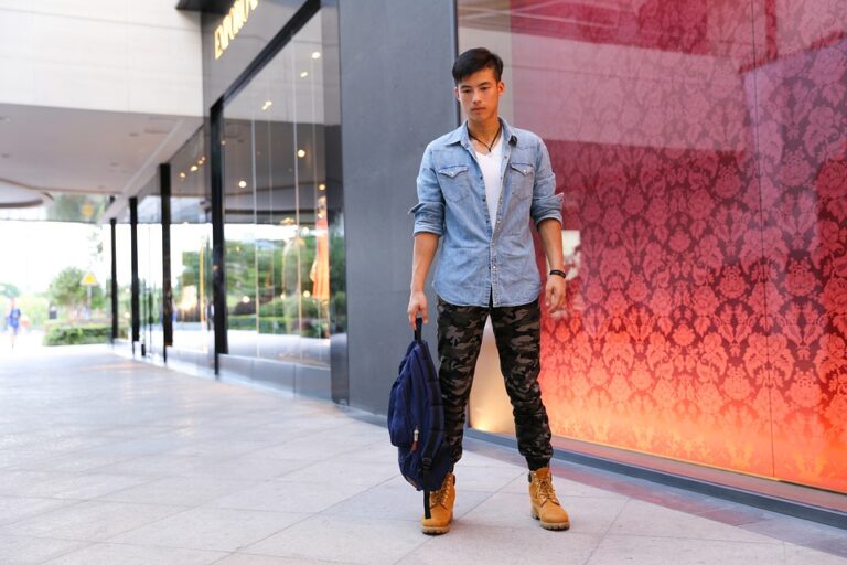 Riflová košile jako módní trend. Nebojte se kombinovat denim s denimem