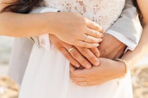 Tajná nebo přiznaná? Civilní nebo církevní? Aneb vyznejte se v druzích svateb